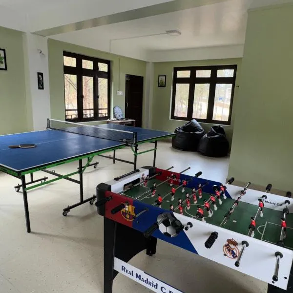 XTSY Travellers Hostel, hotel in Shillong