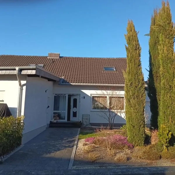 Voll ausgestattete 78 qm Wohnung zur Alleinnutzung, hotel in Euskirchen