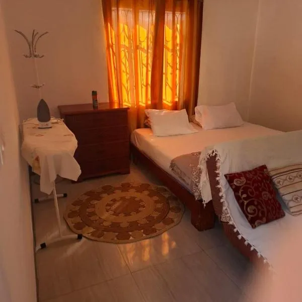 Cozy studio at beaubassin opposite intermart, hotel v destinaci Beau Bassin