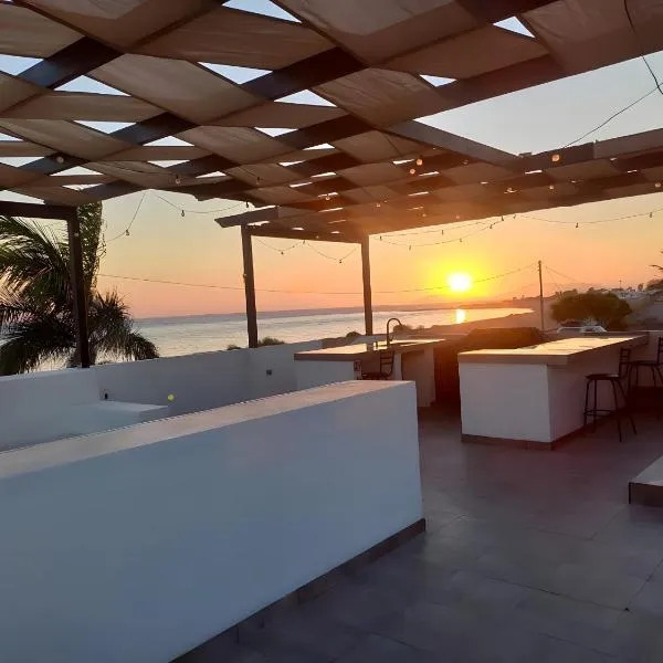Puerto San Carlos Bay House & Tours -2nd Floor-, hotel v destinaci San Carlos