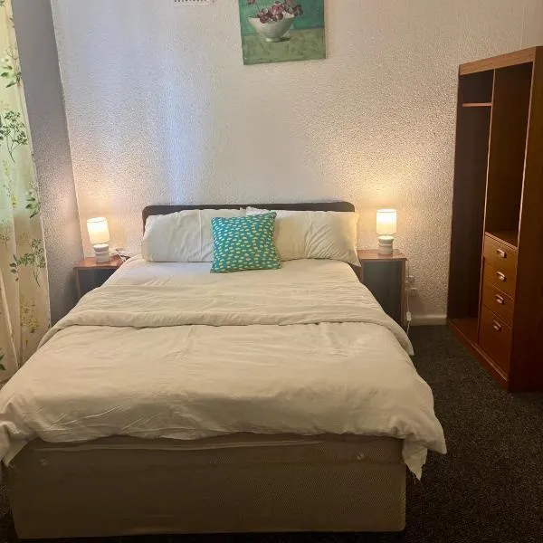 Room B at StanBros, hotel in Coseley