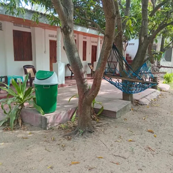 Cafe Nilaveli Holiday home, hotel in Nilaveli