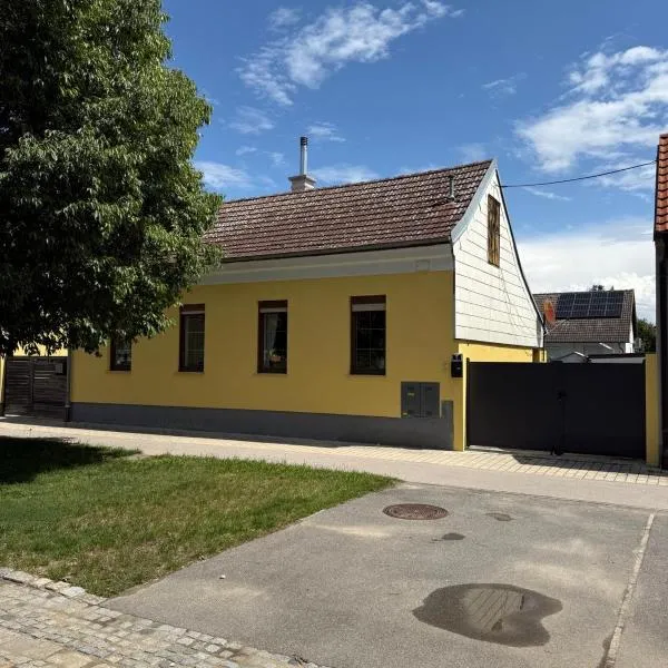 Haus Marchfeld, hotel en Weikendorf