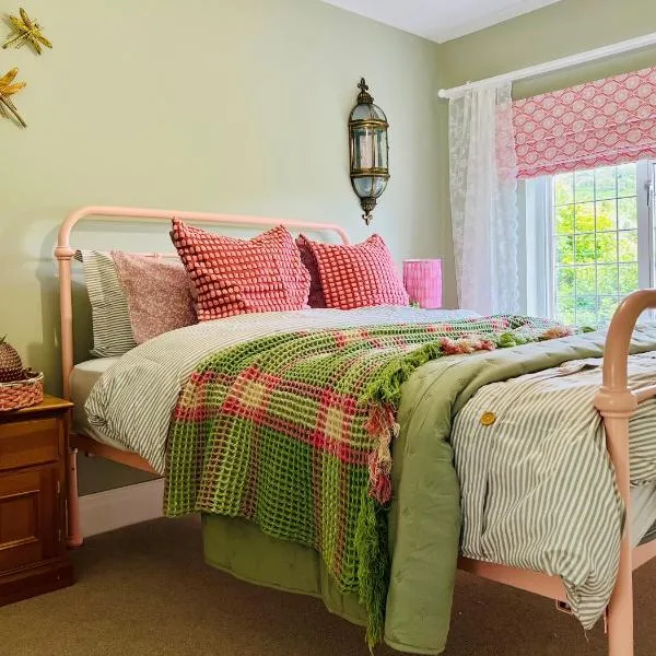 5 - Perfect location to explore - Great for Groups!, hotel in Pont Sticill