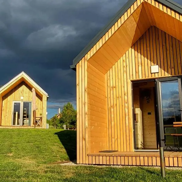 Glamping Happiness - Natural Pool & Wellness、Ribnicaのホテル