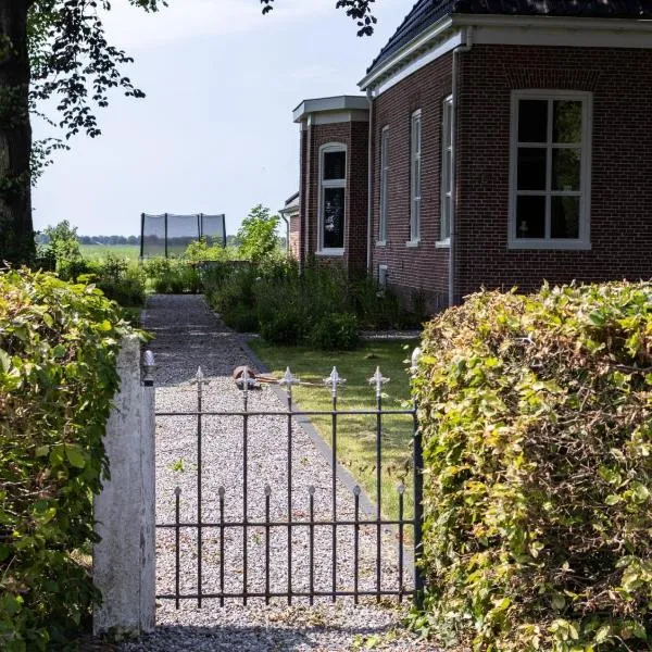 Charming Vacation Home with Private Garden and Views، فندق في Kiel