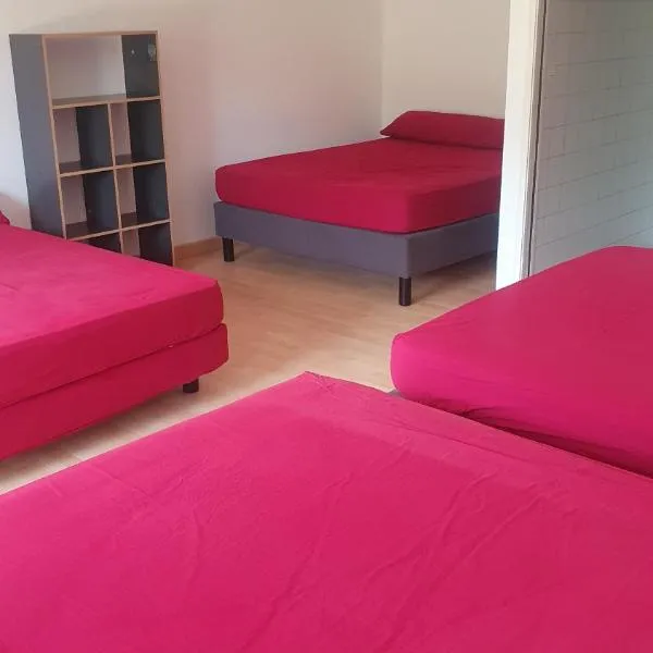 Gîte campagnard 11 personnes, hotel in Saint-Georges-de-Reintembault