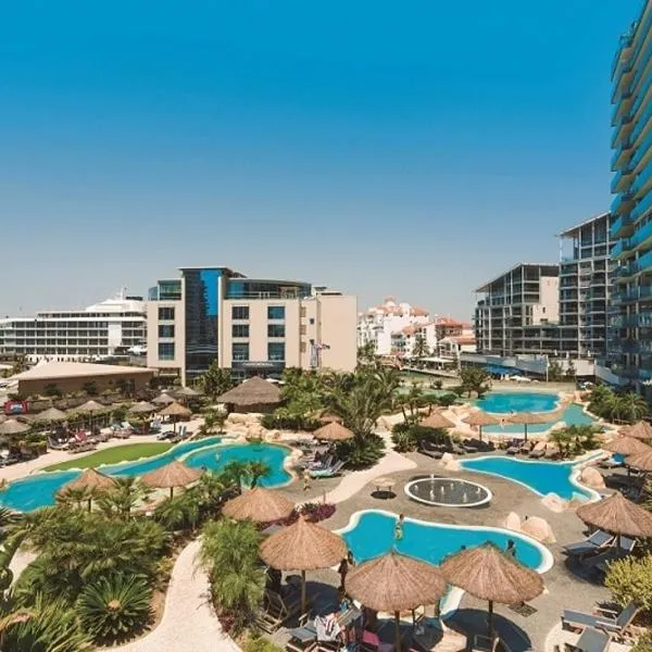 2 Bed Apt in Ocean Village with Pools Jacuzzi Rock Views, hotel in Gibraltar