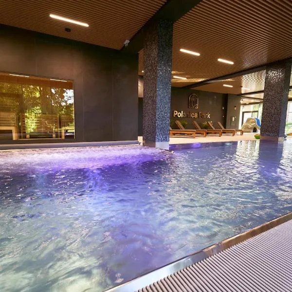 Polanica Park - LAGUNA - PREMIUM 3 -BURGUNDOWY, hotel in Polanica-Zdrój