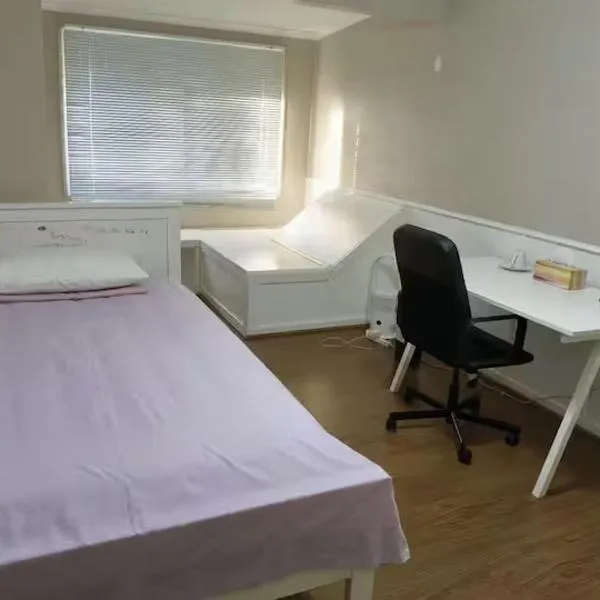Air-conditioned Quiet Stay Near Brisbane & Airport, hotel in Rochedale South