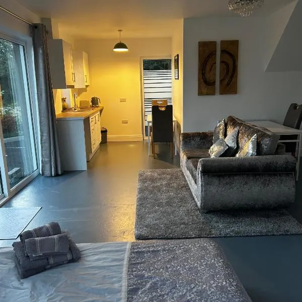 Killarney Lakeview Studio Suite, hotel in Killarney