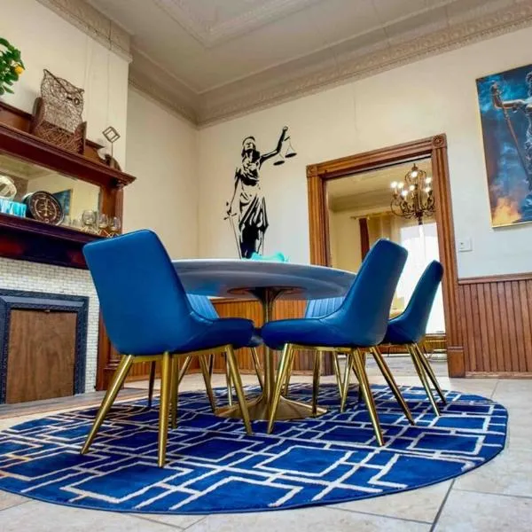 Court St Suite, viešbutis mieste Klarksburgas