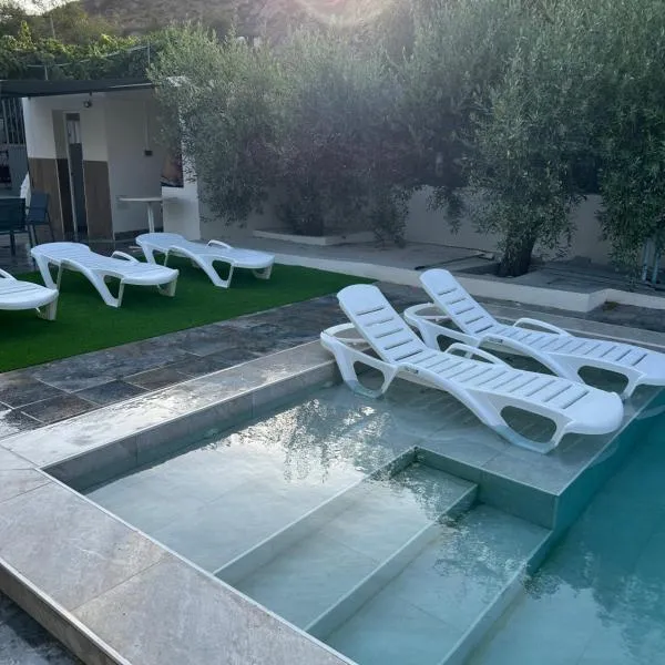 Villa Karma, hotel in Berja