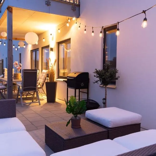 Fully Equipped Home in Båstad with Cozy Patio, hotel v destinaci Båstad