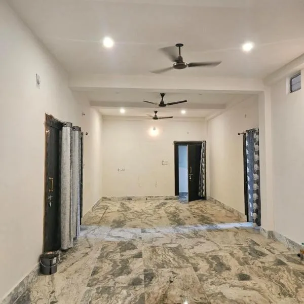 Pandit Devki Nandan Dharamsala & Guest House, khách sạn ở Deoghar