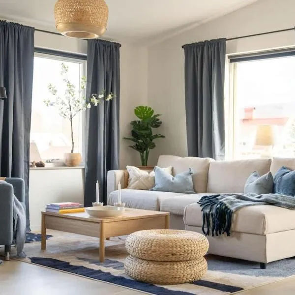 Modern Beachy Home with Terrace Charm First Floor, hotel v destinaci Båstad