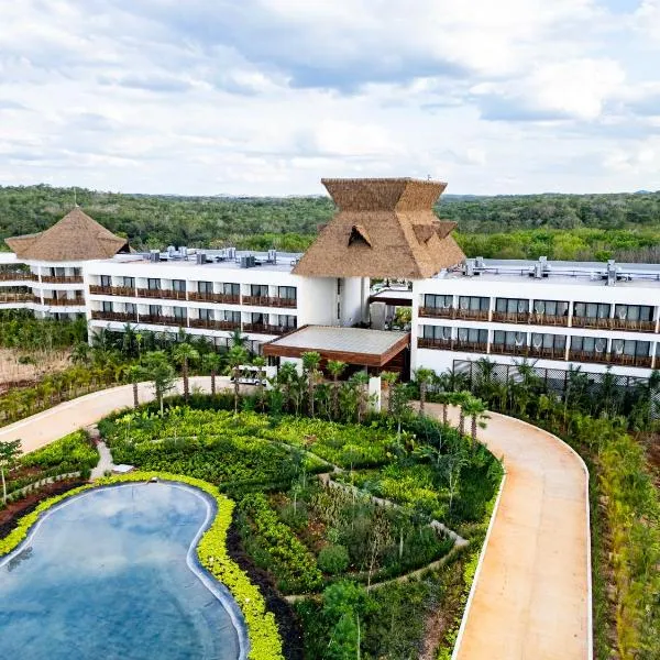 Hotel Mundo Maya Nuevo Uxmal, hotel v destinaci Santa Elena