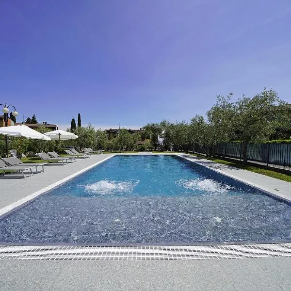 Hotel La Pergola, מלון במוניגה