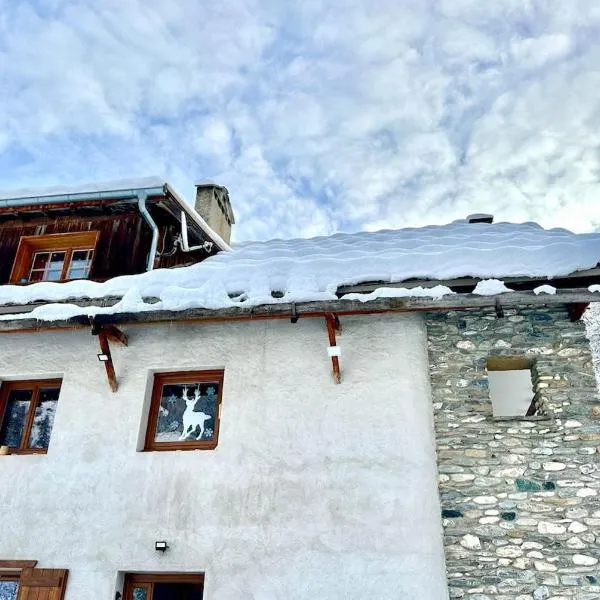 CASA-La Lorraine lovely studio in a chalet St-Véran 4p, hotel in La Chalp-Sainte-Agathe