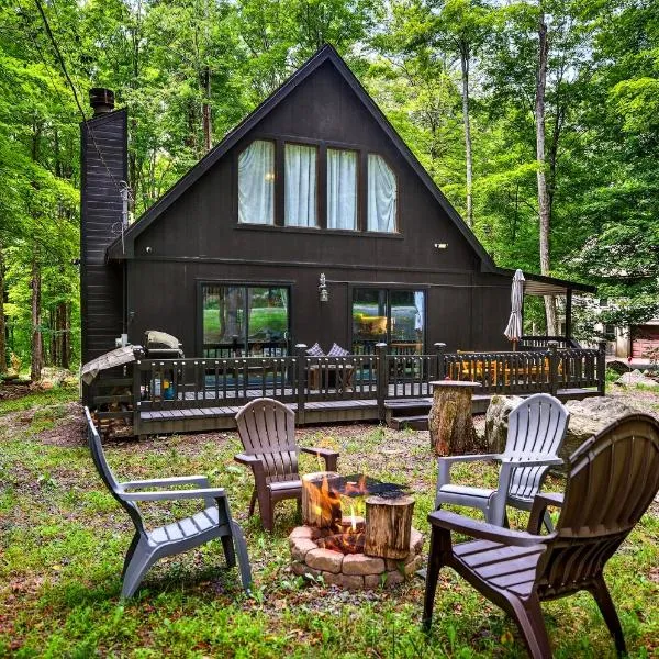 Hideout Pocono Chalet, hotel em Lake Ariel