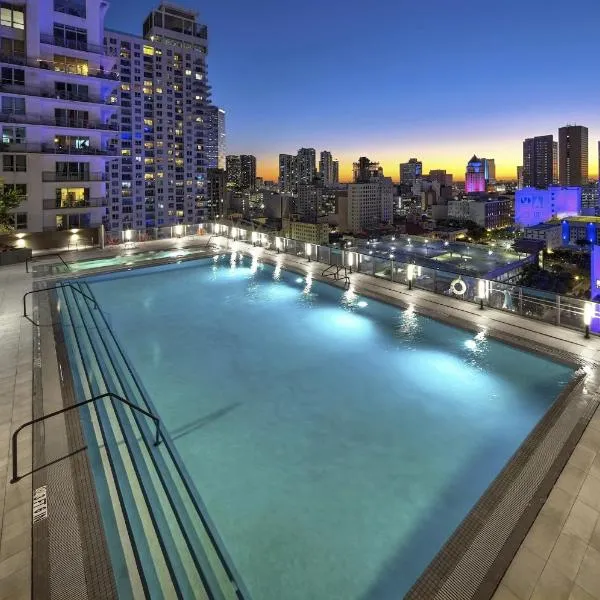 High-Rise Luxury Condo in Downtown Miami with Balcony & Ocean Views, hotel en Miami