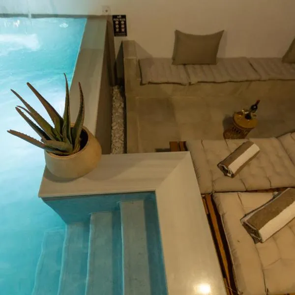 BEQUEST Gold Luxury suites, готель у місті Коринф