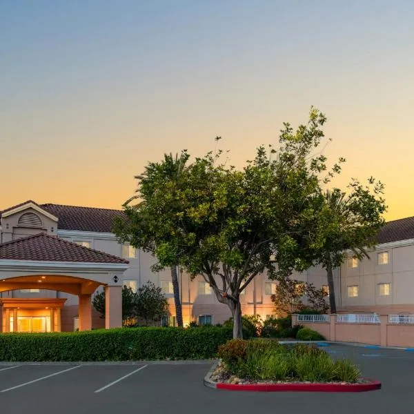 Fairfield Inn & Suites by Marriott San Francisco San Carlos, hotel di San Carlos