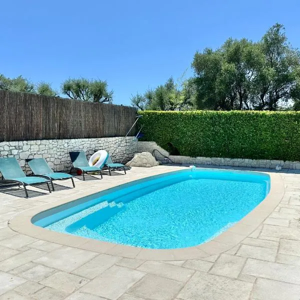 Magnifique studio, piscine, parking Nice، فندق في نيس
