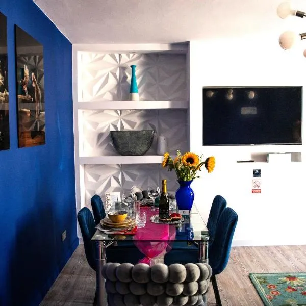 ApArt 2 Luxury 3BR Apartment Free Parking Sleeps 6, hotel i Bedford