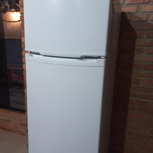 Casa com Ar condicionado na sala 300 m da praia - Foto 5