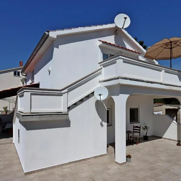 Apartments with parking space Suha Punta, Rab - 17239, hôtel à Rab