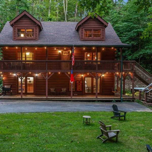 Cabin 3 Miles off I-40-hot tub-firepit-secluded better than a Hotel, hotel em Marion
