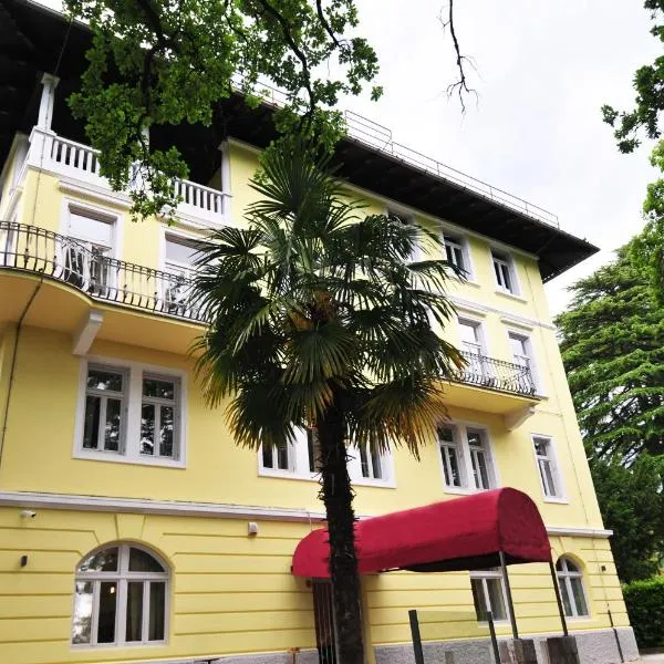 Hotel Villa Laurel, khách sạn ở Lovran