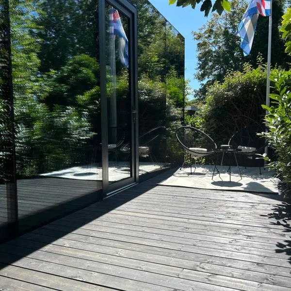 Spiegelhuisje aan zee、ブールグ・ハームステーデのホテル