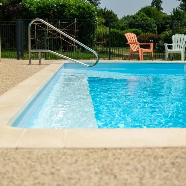 Camping les Avenières โรงแรมในManthes