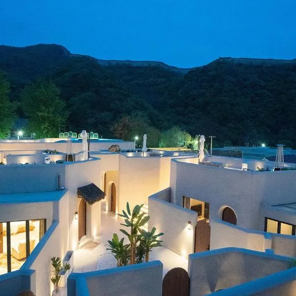 Beifei Garden--Majestic Great Wall View Exclusive Hot Spring Villa，5 minutes' walk to Badaling Shuiguan Great Wall，Rooftop Infinity Pool with Panoramic Great Wall Views，Free Coffee, Laundry, hotel a Xibozi