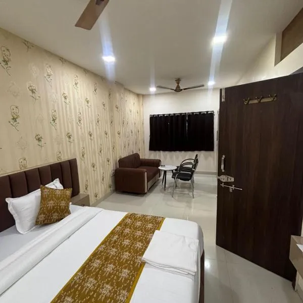 Hotel Tirma - HOME, khách sạn ở Indore