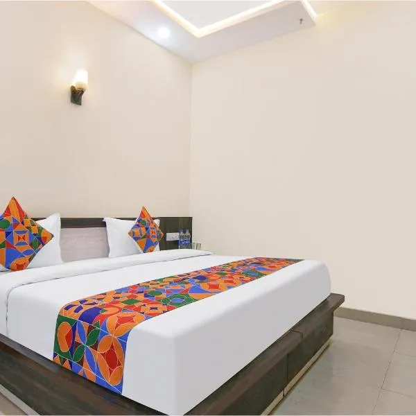 FabHotel Moon Trip, hotel a Kharar