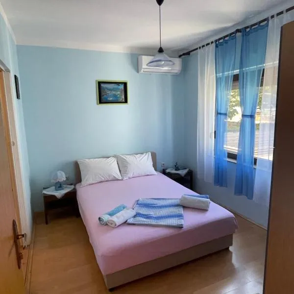 Room Vera, hotel in Senj