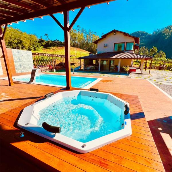Refúgio Premium nas Montanhas de Alfredo Chaves Refúgio nas Montanhas de Alfredo Chaves com Piscina Jacuzzi Aquecida externa Suite Master com Hidro e Área Gourmet