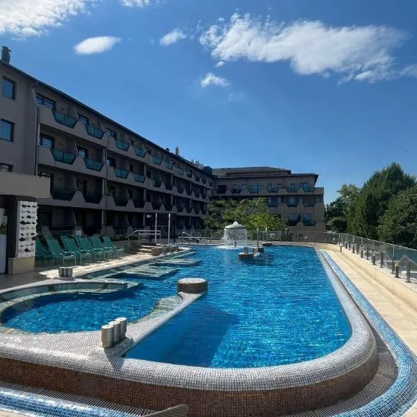 Hotel Wellamarin, hotel di Zamárdi
