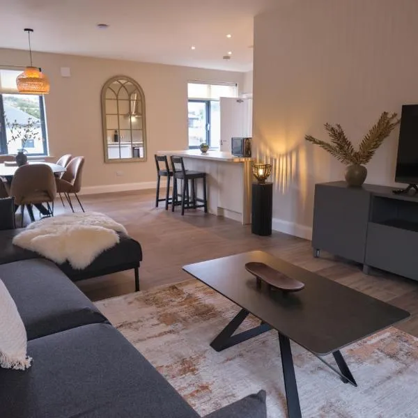 Riverside Dingle - Luxury Apt 3, hotel in Dingle