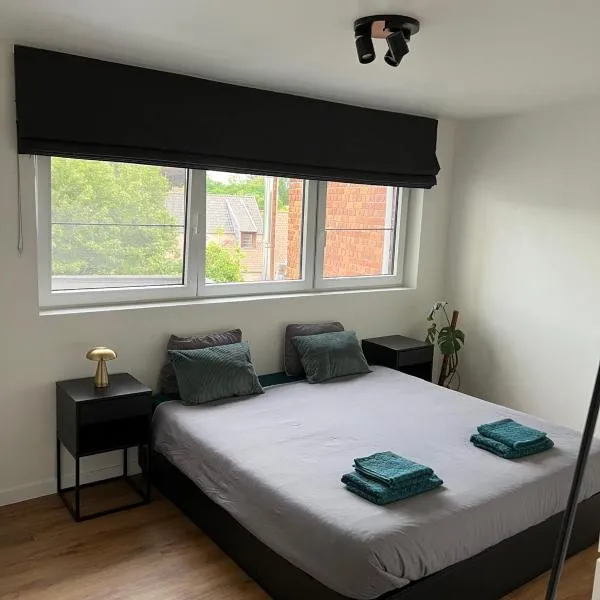 Toverpoort - Seperate room in shared apartment, hotell i Gent