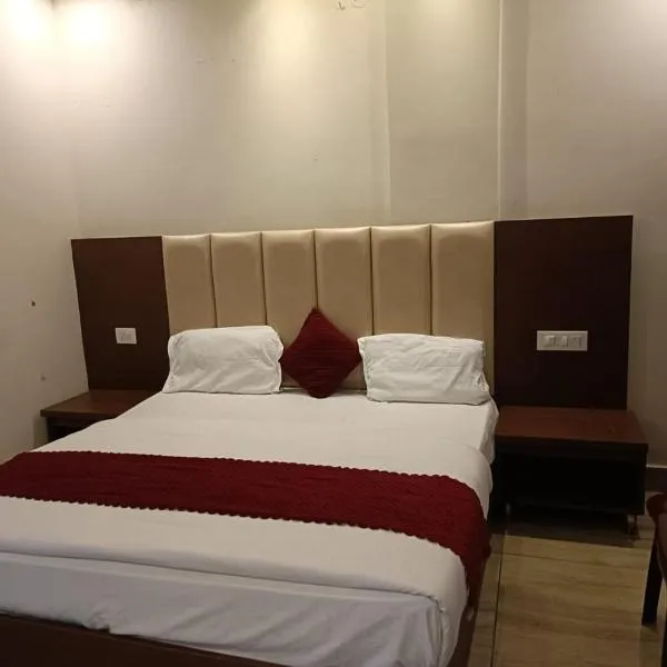 Hotel Star Hills # Car Parking # lift, khách sạn ở Rishīkesh