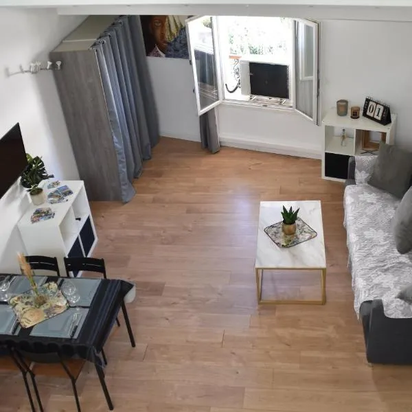 Grand studio-Mezzanine-Centre Cannes, hotel in Cannes
