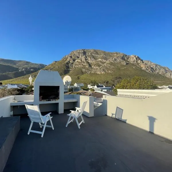 Voelklip Holiday Home, hotel in Hermanus