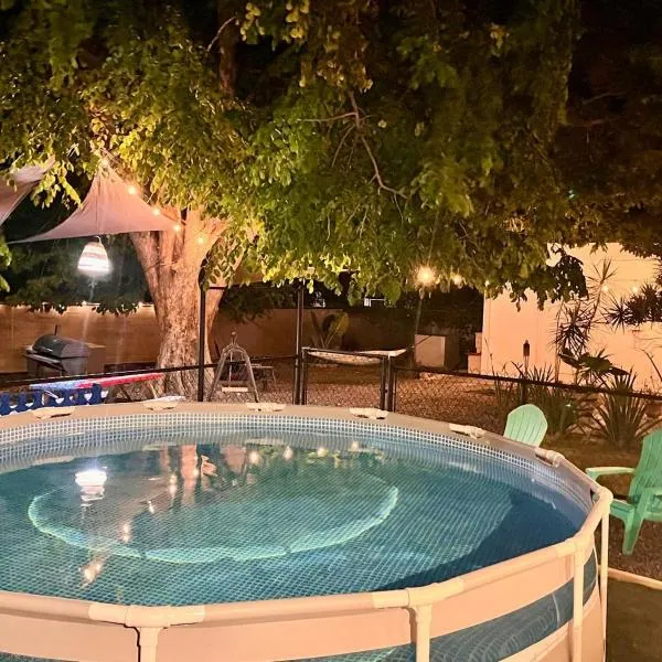 Casa Lula Beach Retreat - Fenced backyard, מלון בארסיבו