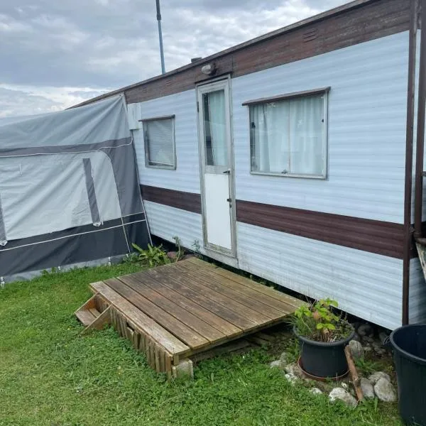 Camping des mouette, hotel in Saint-Martin-aux-Buneaux