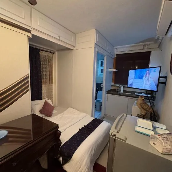 Amazing studio Gleem saba Basha luxury apartments, hotel in Alexandria