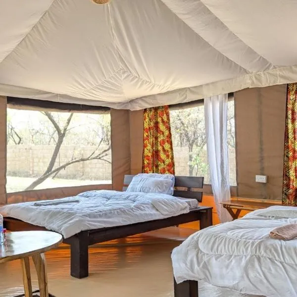 Double G safaris and Camp Mikumi, hôtel à Mikumi National Park